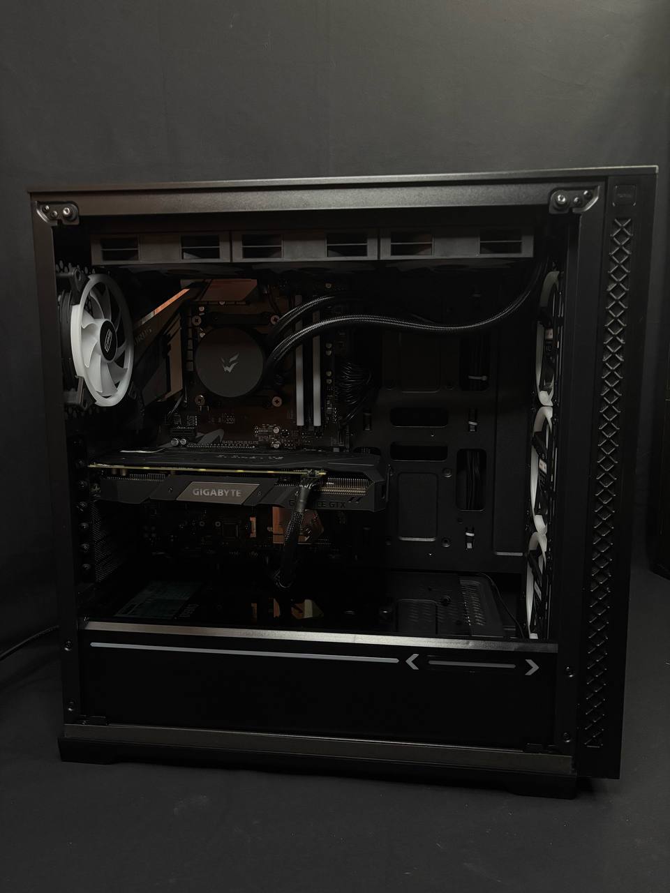 Жёлтый Aorus ПК — фото 3